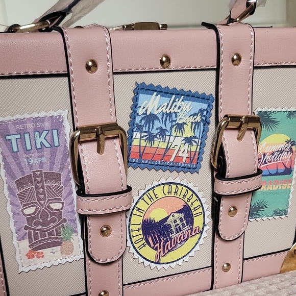 Aldo Pink and Cream Travel Bag with Vintage Appeal - Picture 10 of 11